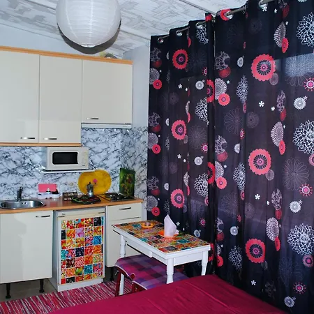 Studio In With Enclosed Garden And Wifi 10 Km From The Beach